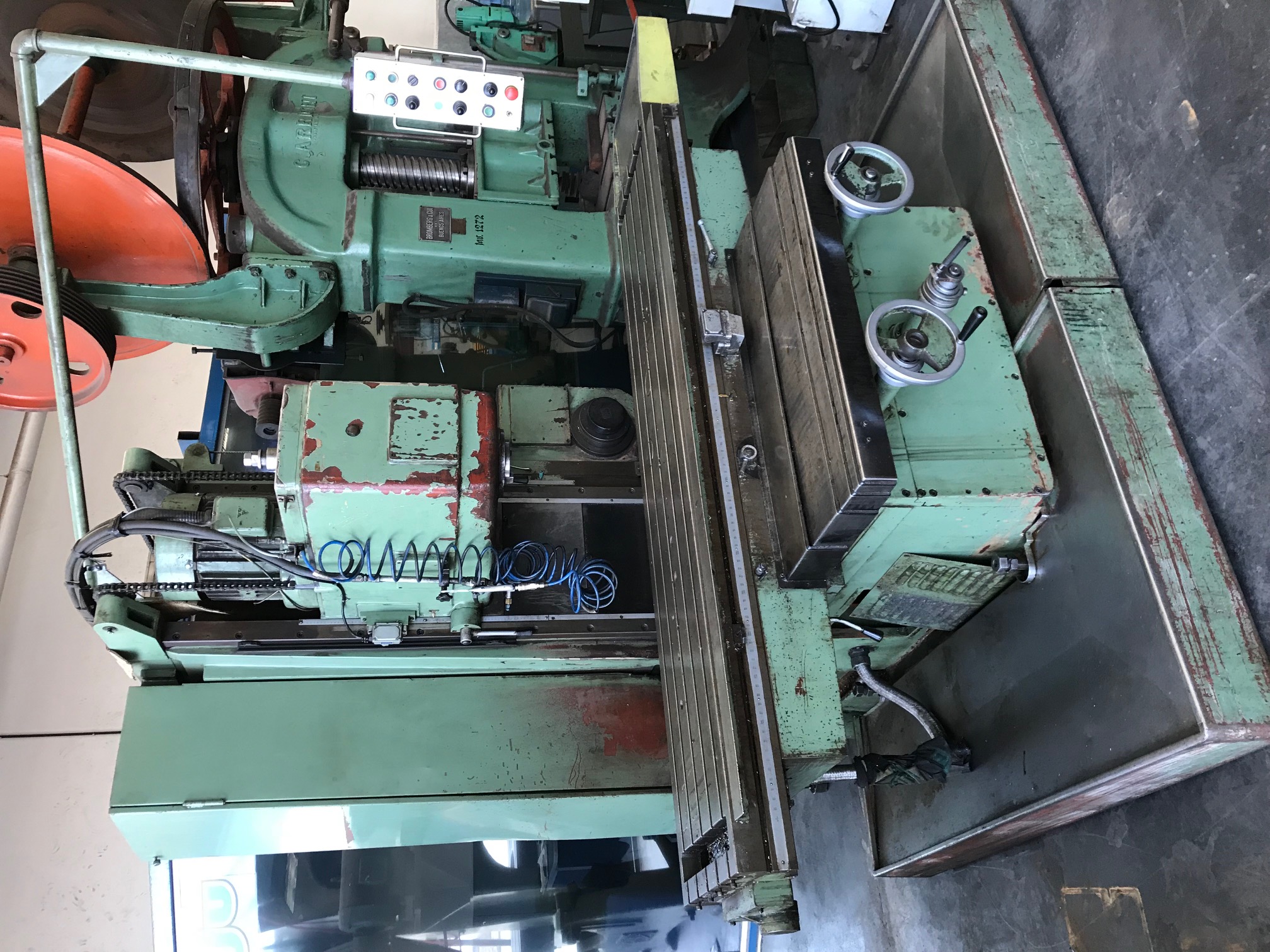 Fresadora de bancada con cabezal alesador