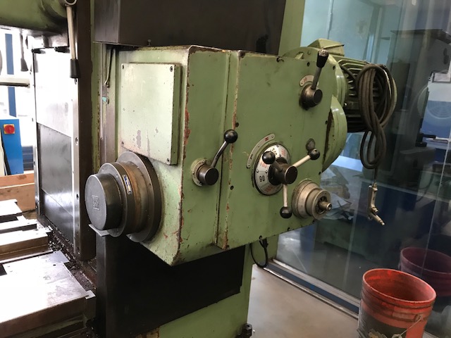 Fresadora de bancada con cabezal alesador