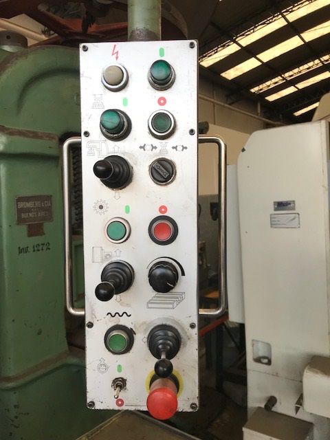 Fresadora de bancada con cabezal alesador