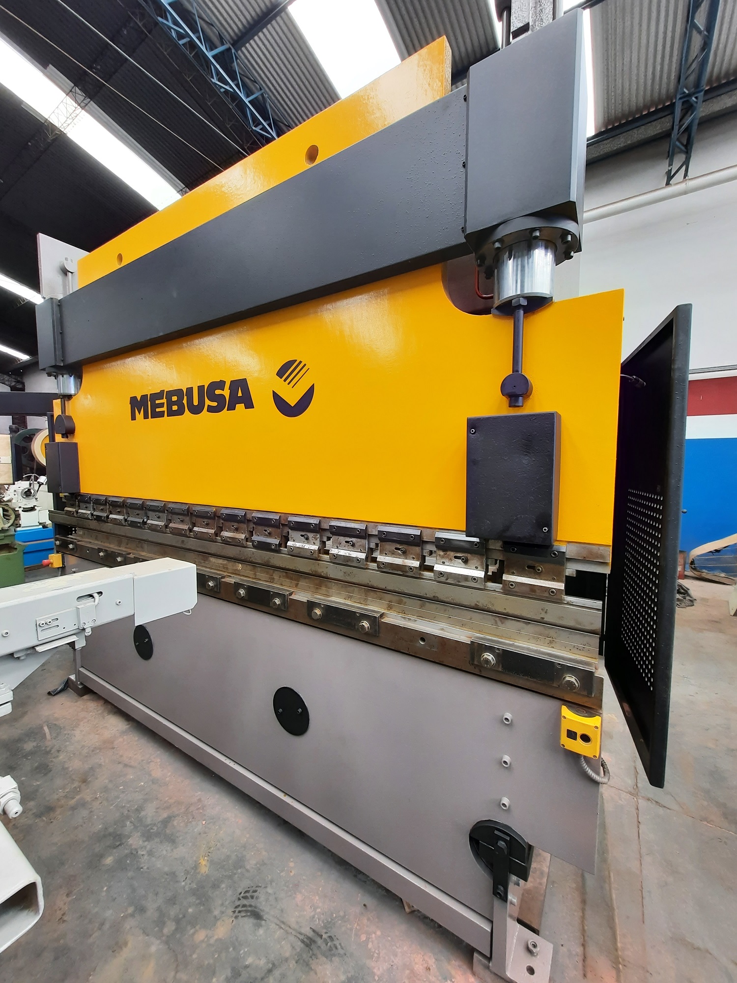 Plegadora Hidráulica CNC