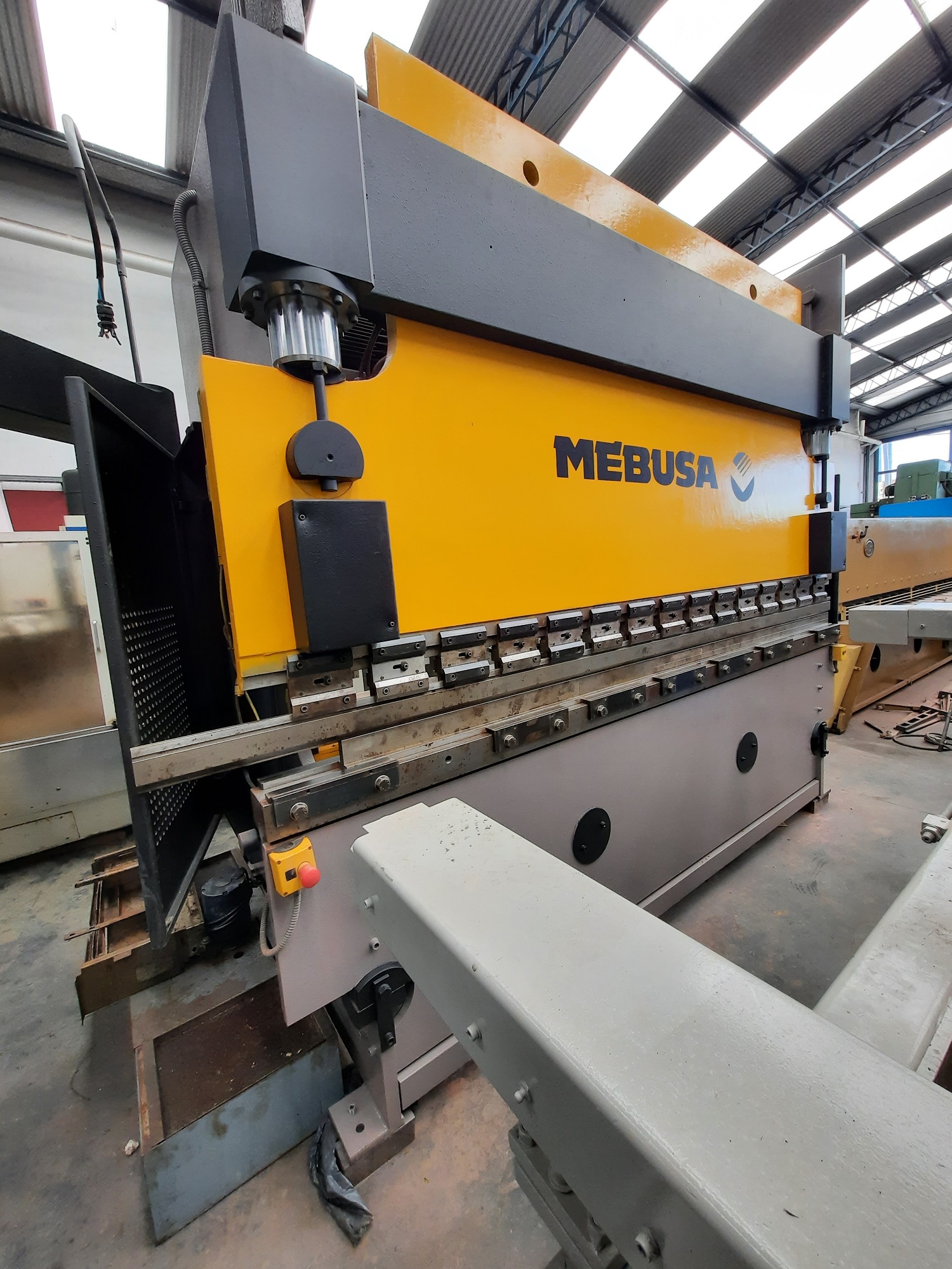 Plegadora Hidráulica CNC