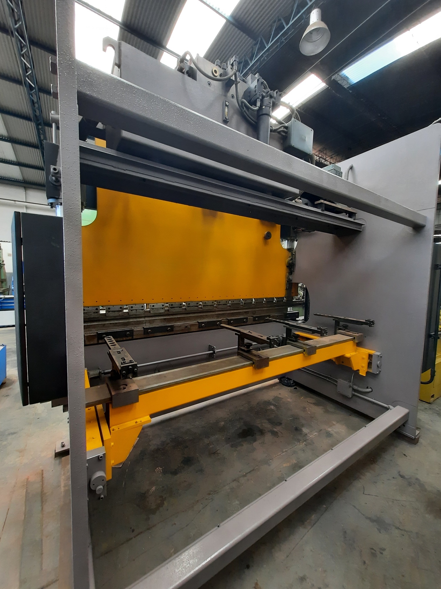 Plegadora Hidráulica CNC