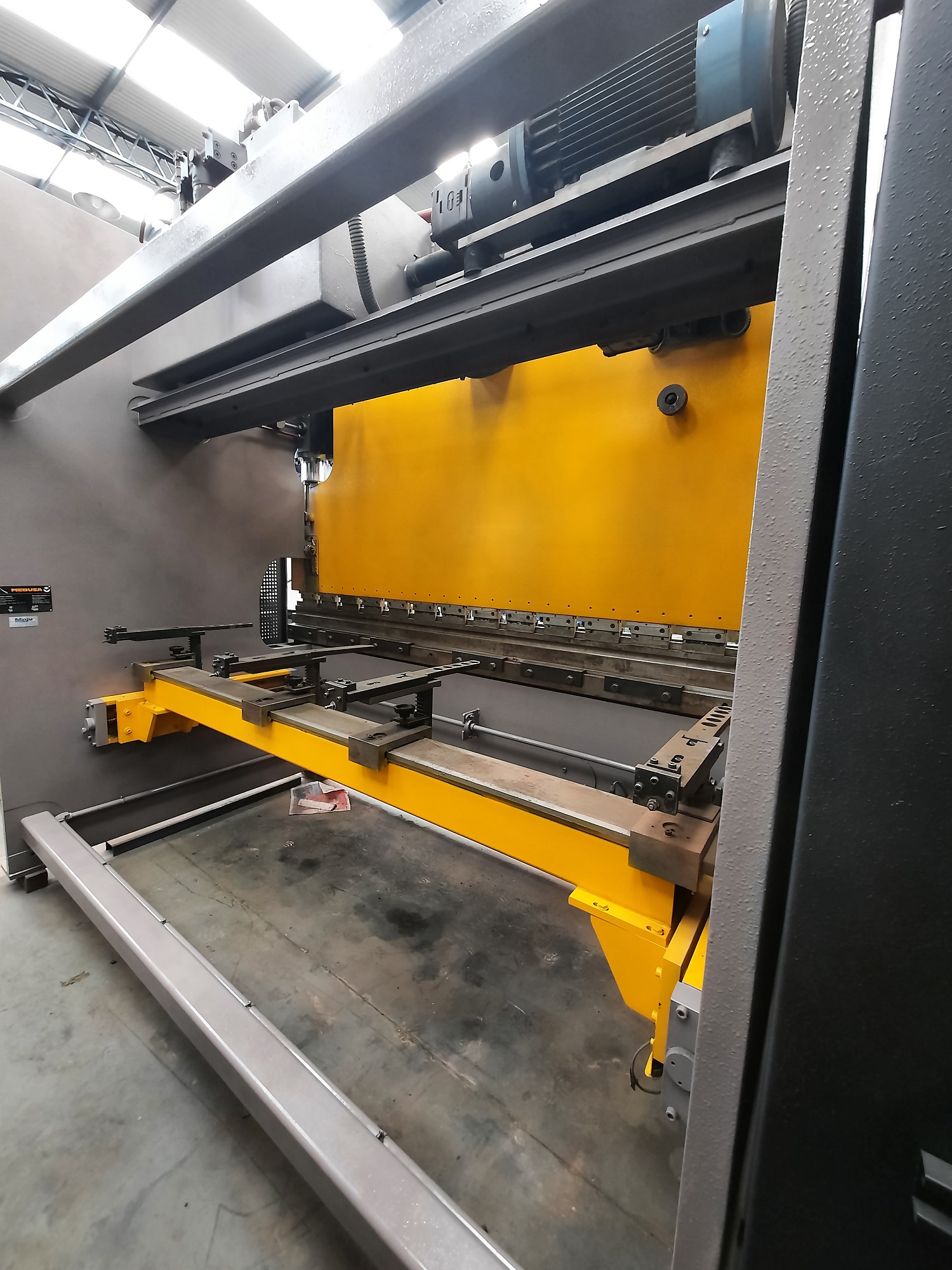 Plegadora Hidráulica CNC