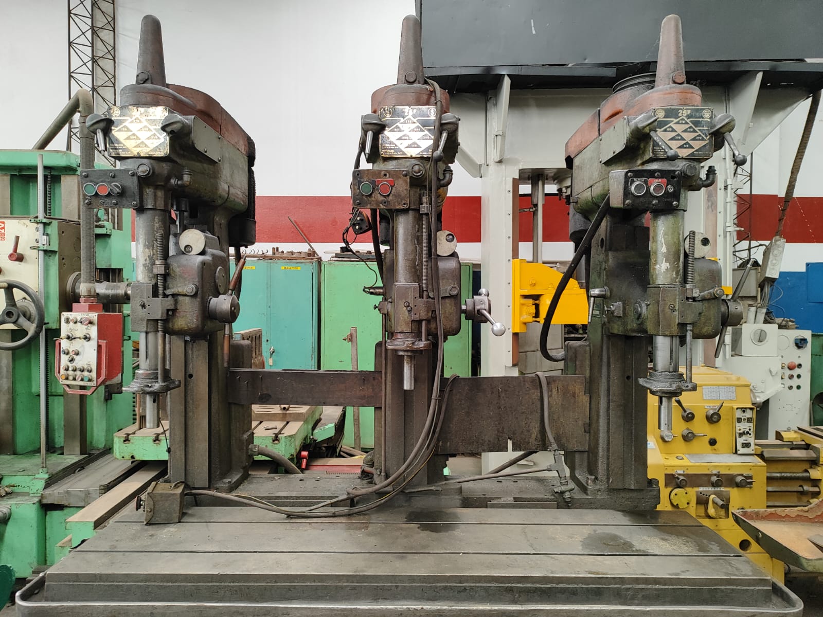 Agujereadora de Cabezal Múltiple