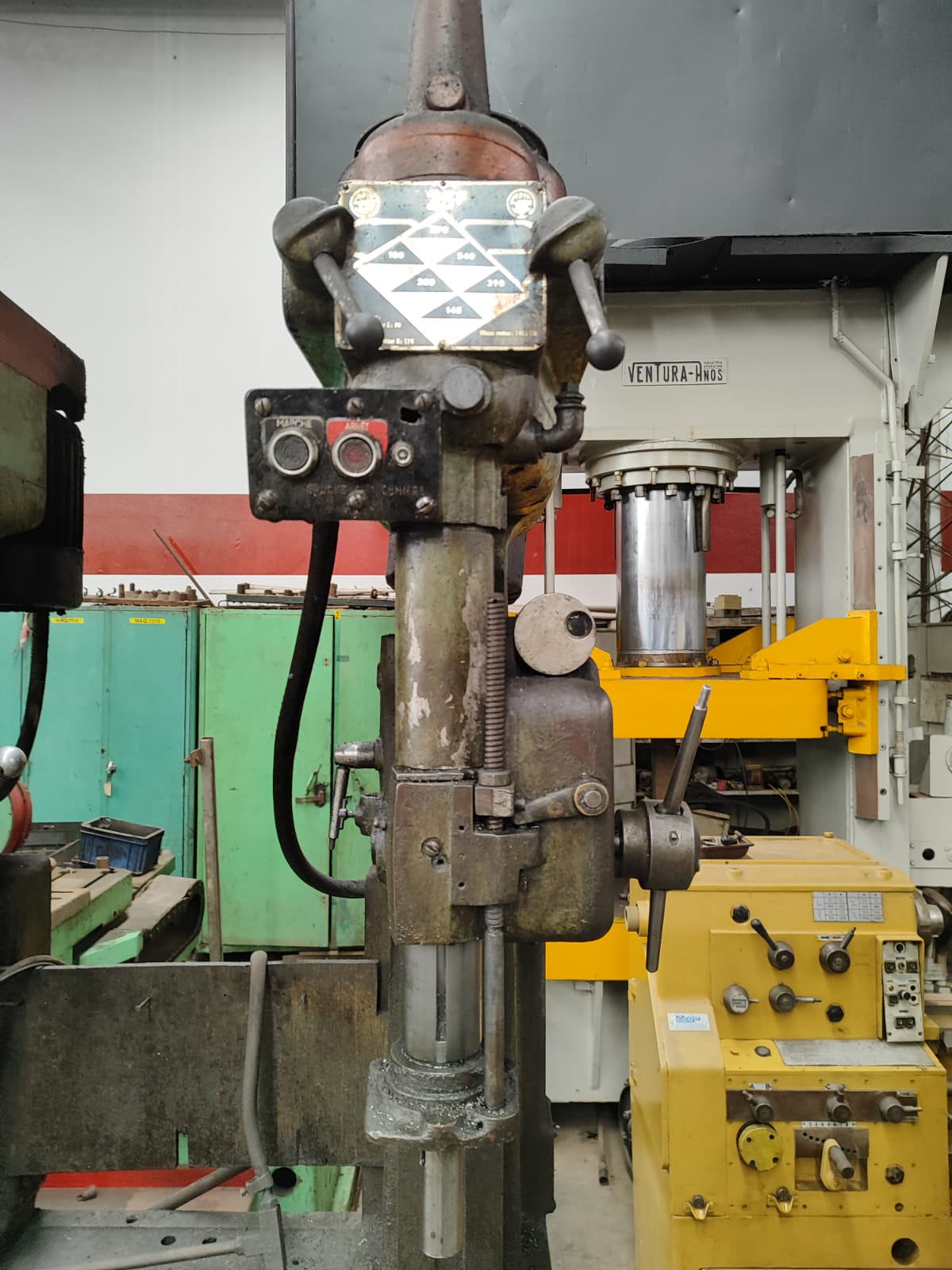 Agujereadora de Cabezal Múltiple