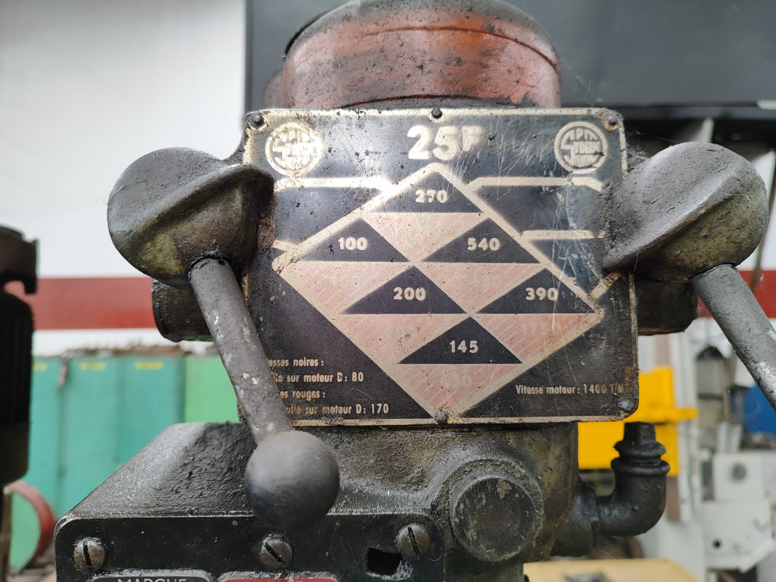 Agujereadora de Cabezal Múltiple